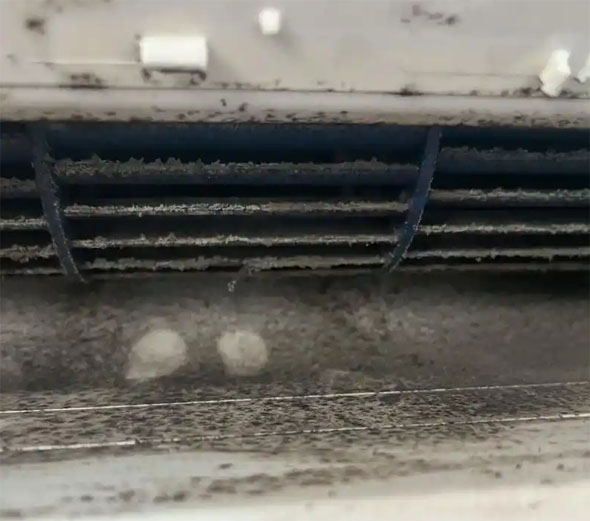 龙江空调吹的风有股烧焦味是怎么回事